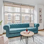Central Holborn, Lovely And Bright Apartment For 4