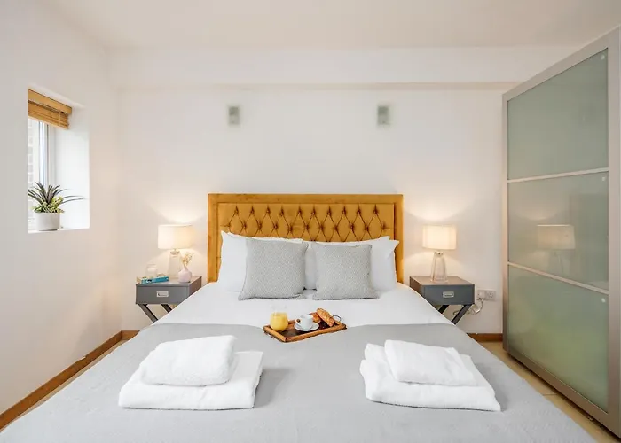 Central Holborn, Lovely And Bright Apartment For 4